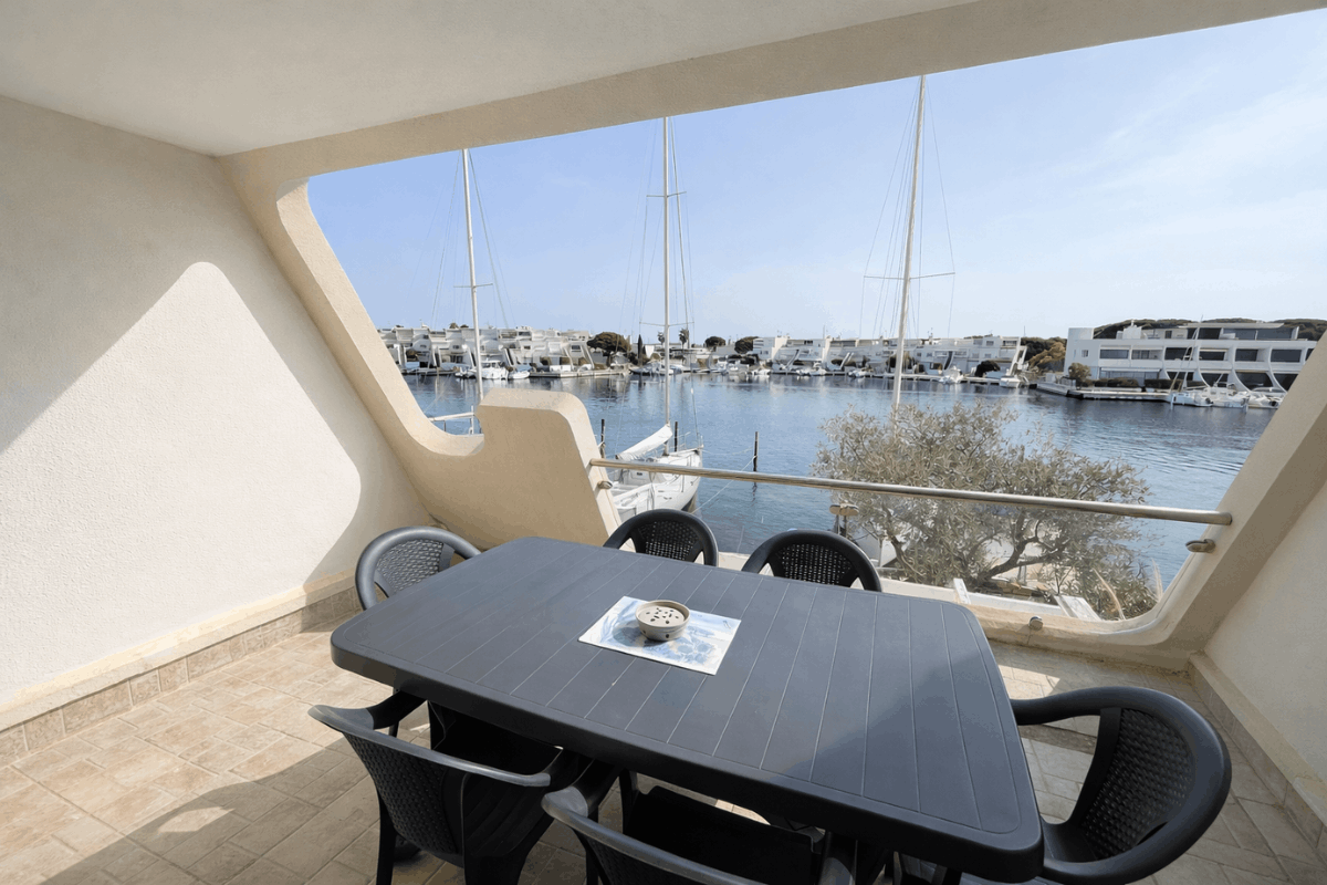 Le-grau-du-roi terrasse logement conciergerie immobilière