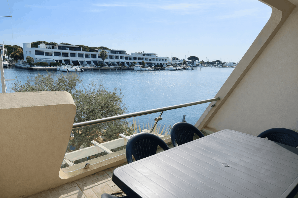 Vue terrasse logement location saisonnière